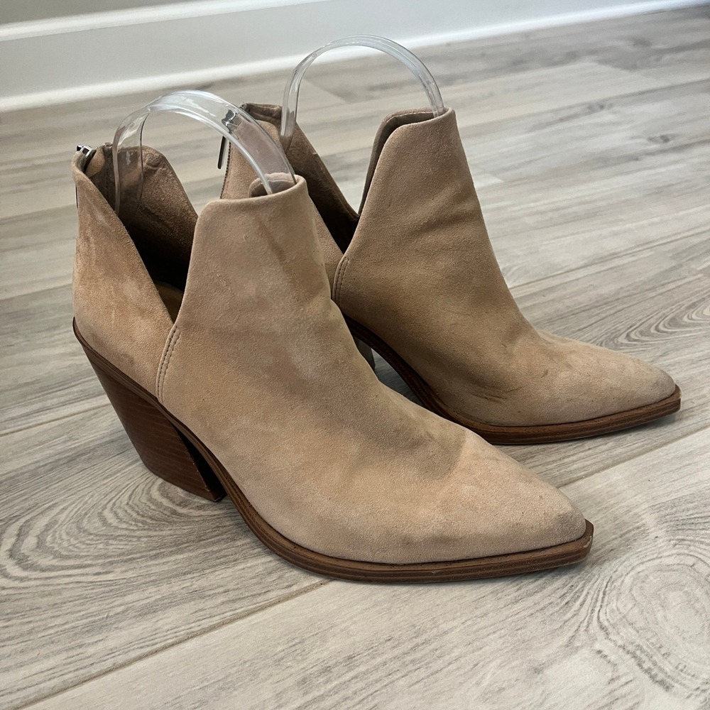 Vince Camuto Gigietta Ankle Bootie Western Tan 8M Suede Split Shaft